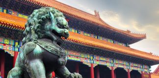 lew strzegący Zakazanego Miasta w Pekinie | fot. feiyuezhangjie / shutterstock