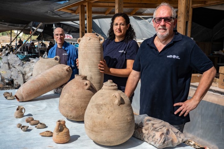 Kierownicy wykopalisk: dr Jon Seligman, Liat Nadav-Ziv oraz dr Elie Hadad | fot. Yaniv Berman, Israel Antiquities Authority